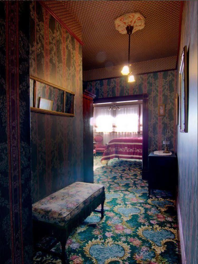 Gingerbread Mansion Bed & Breakfast Ferndale Exterior photo