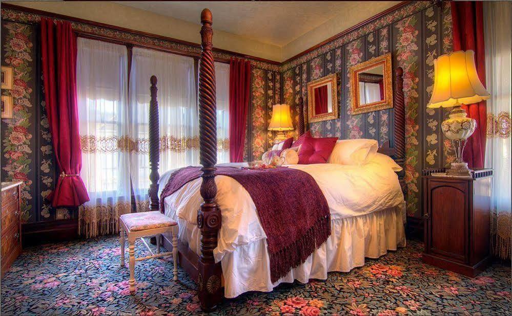 Gingerbread Mansion Bed & Breakfast Ferndale Exterior photo
