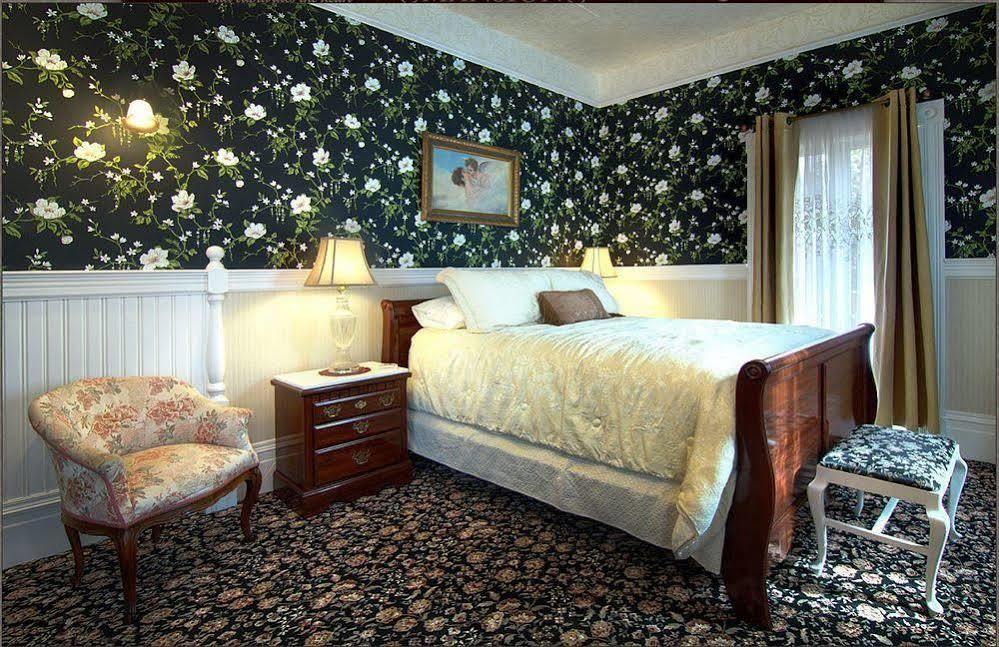 Gingerbread Mansion Bed & Breakfast Ferndale Exterior photo